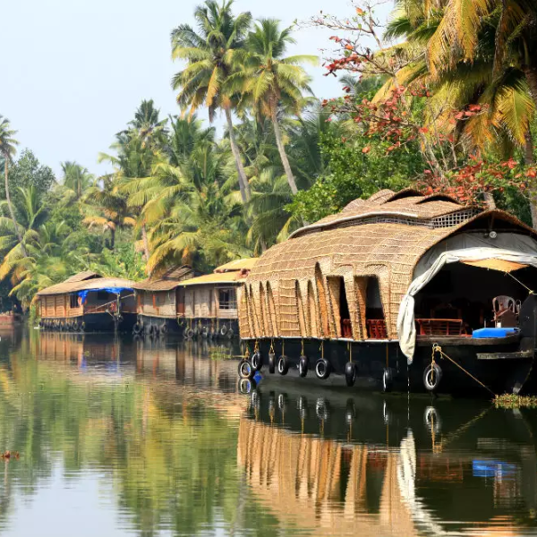 4 NIGHTS 5 DAYS KERALA TOUR PACKAGE